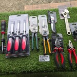 Handgereedschap Industries, Partij
